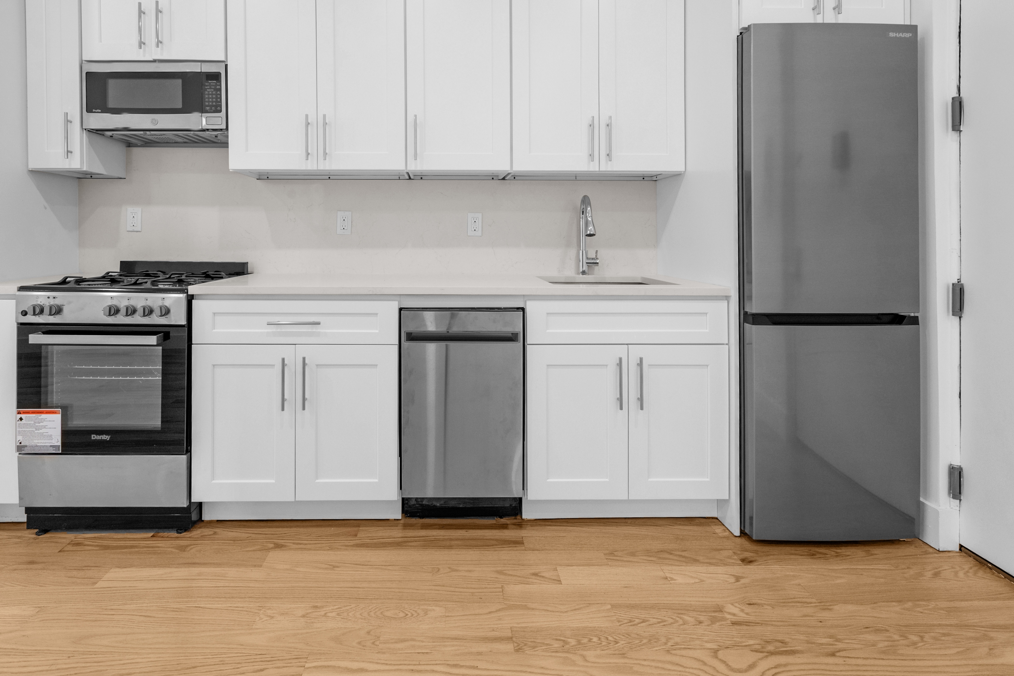 321 West 94th Street, New York, NY, USA - Image 1